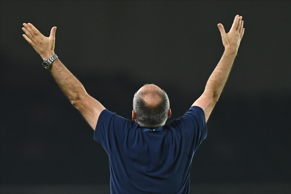 开云成都蓉城发布备战花絮，集结日队长鼓劲，国王杯任务艰巨，临场指挥获称赞的简单介绍